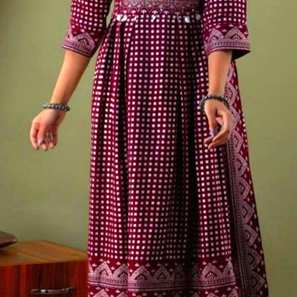 Women dresses - Picture 3 of 5